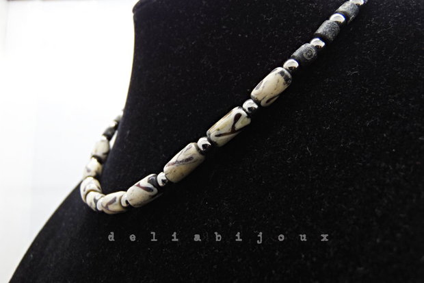 Colier handmade cu mărgele din os  stil tribal / etnic (cod1346)
