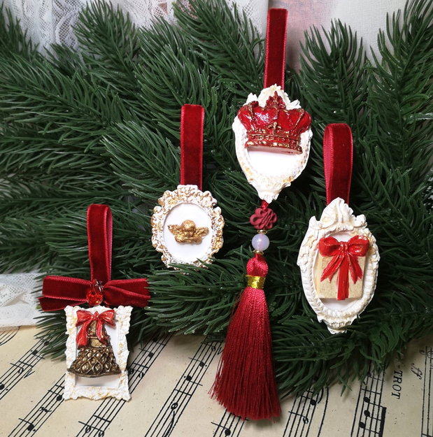 Set ornamente pentru un brad de revista (2)