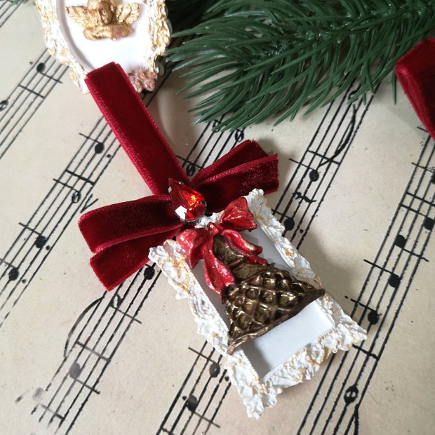 Set ornamente pentru un brad de revista (2)