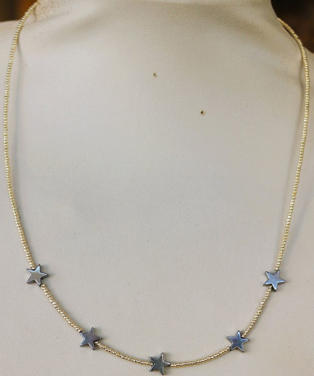 Colier handmade din margele myuki si stelute din hematit argintiu