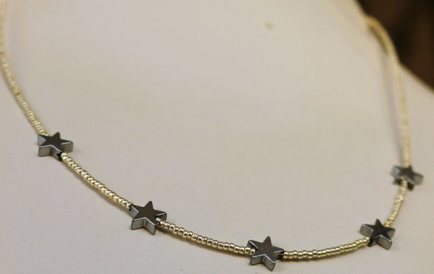 Colier handmade din margele myuki si stelute din hematit argintiu
