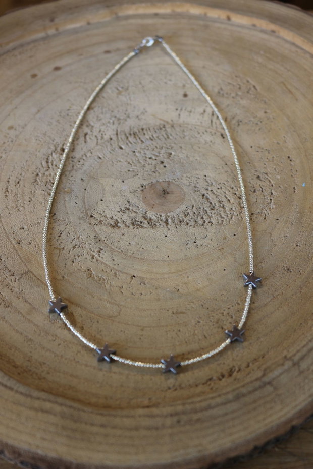 Colier handmade din margele myuki si stelute din hematit argintiu