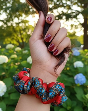 Scrunchie Lucrat Manual din Satin Premium