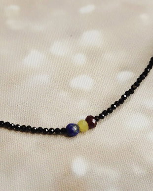 Colier spinel negru, argint si tricolor din jad si lapis lazuli
