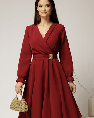 Rochie DY Fashion bordo cu decolteu petrecut si catarama aurie