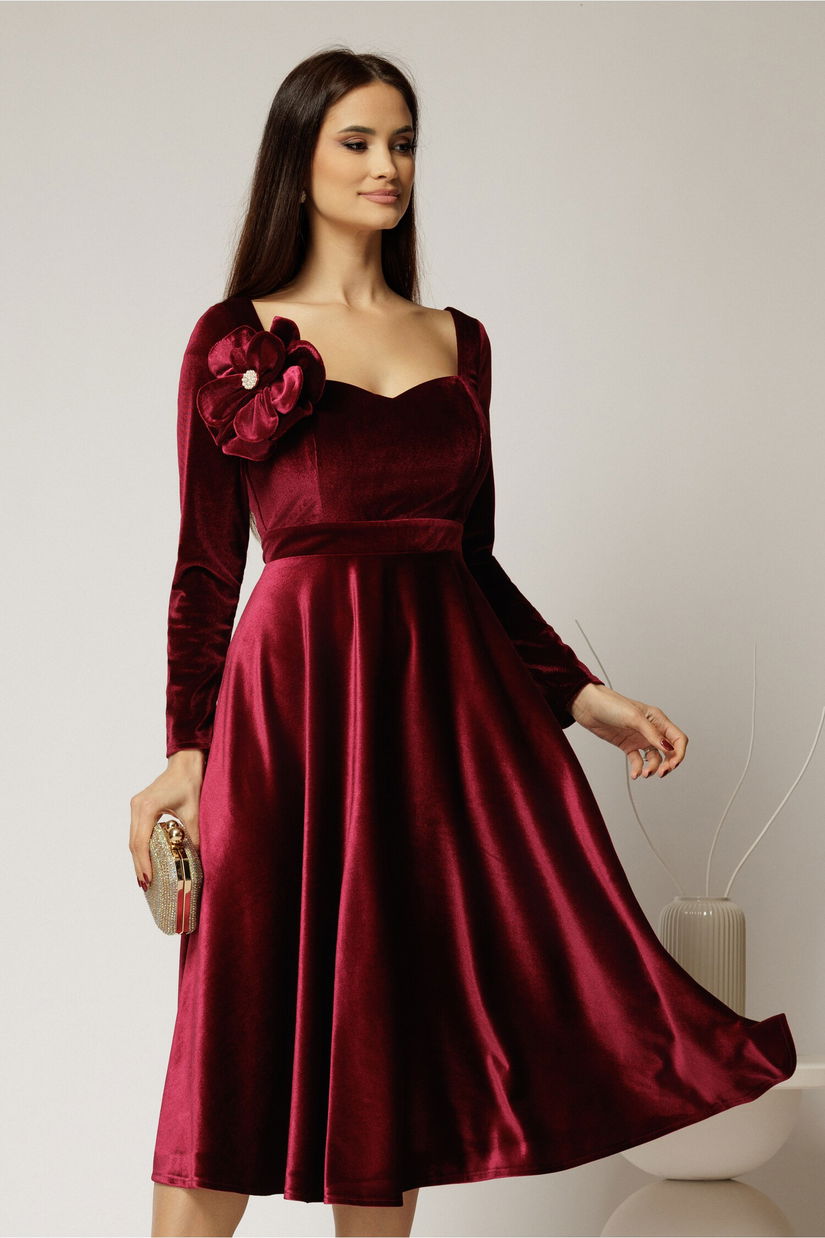 Rochie DY Fashion din catifea bordo cu decolteu inima si accesoriu la bust