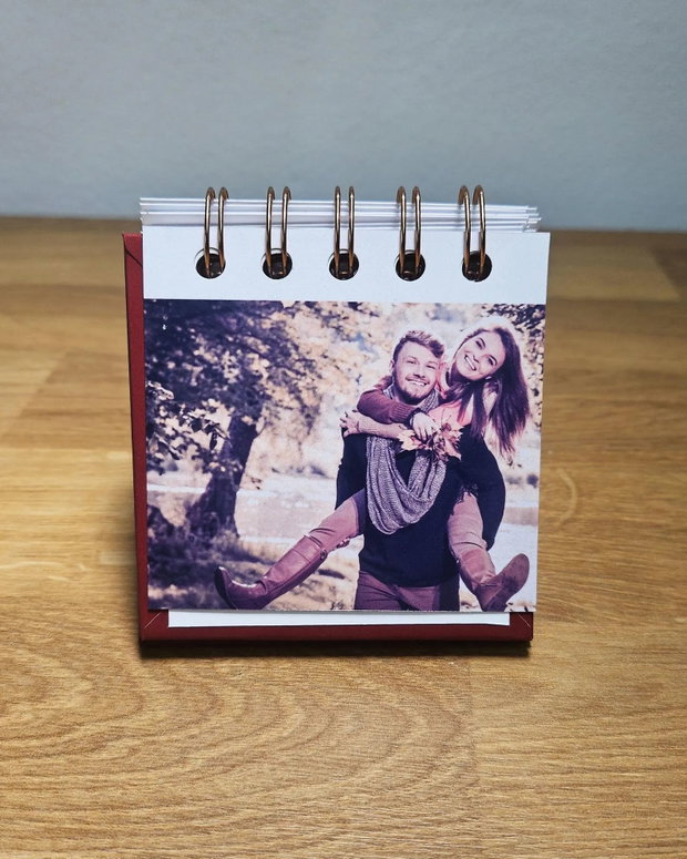 Calendar birou personalizat cu poza
