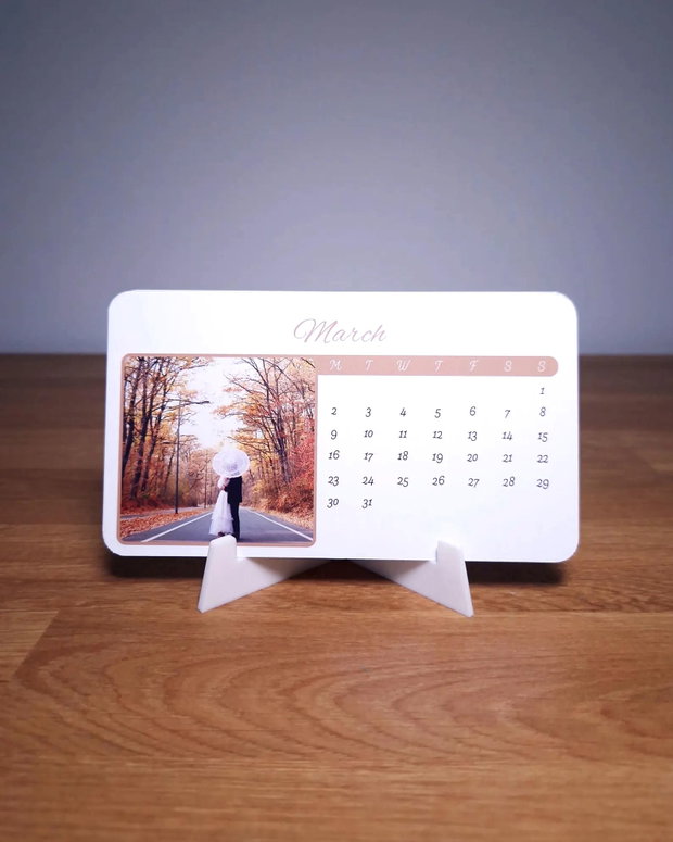 Calendar de birou personalizat fiecare luna cu poza ta