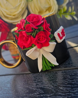 Cana personalizata cu trandafiri rosii