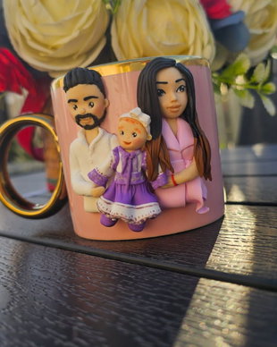 Cana cu figurine modelate manual- cadou perfect si original Familie