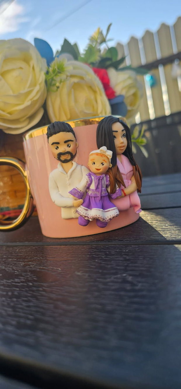 Cana cu figurine modelate manual- cadou perfect si original Familie