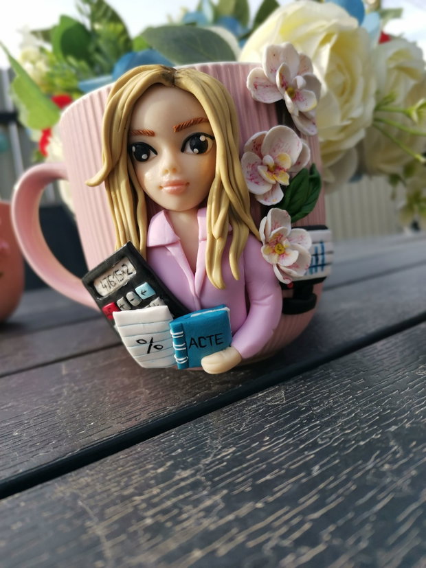 Cana personalizata cu figurina - expert contabil