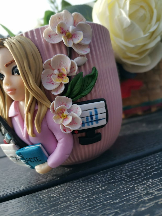 Cana personalizata cu figurina - expert contabil