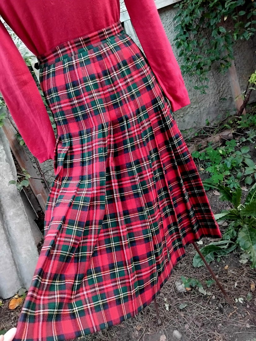 Fusta model kilt, carouri rosualb
