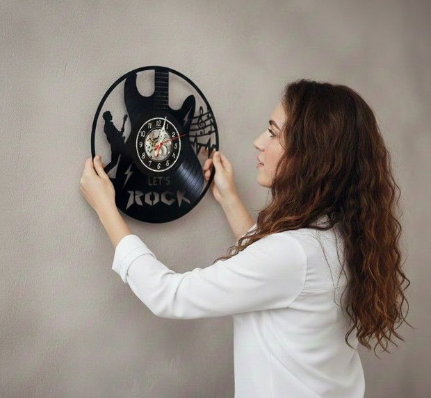Ceas de Perete din Disc de Vinil, Decorativ, Tema Rock Chitara, Negru, Mecanism Silentios 30x30 cm