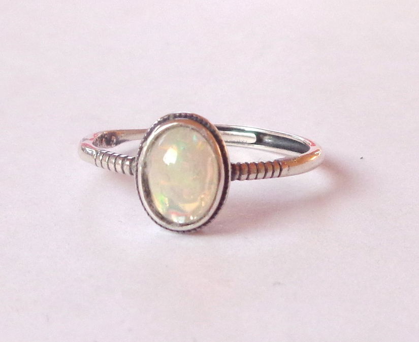 Inel opal
