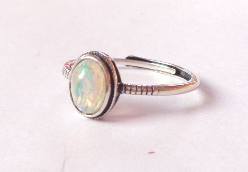 Inel opal