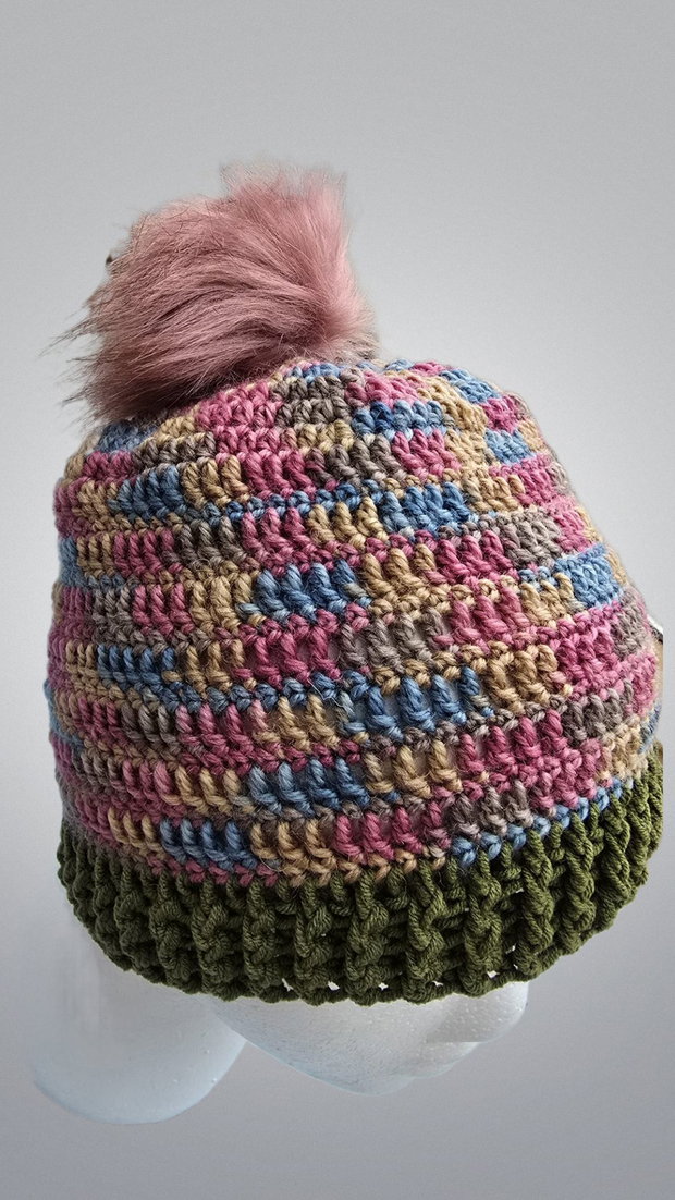 Beanie Autumn Bloom Croșetat Manual cu Pom-Pom din Blană Artificială