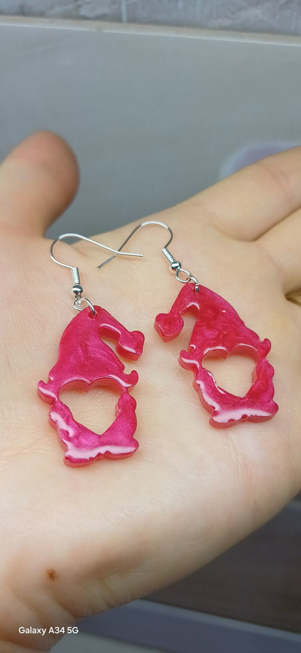 Cercei handmade rosii in forma de pitic