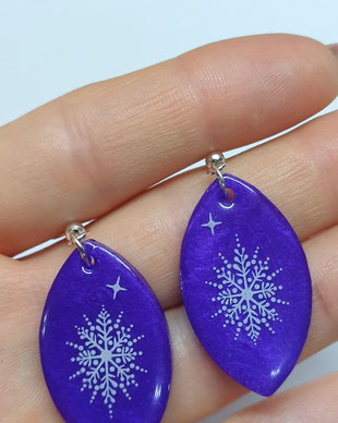 Cercei handmade mov cu fulg de nea