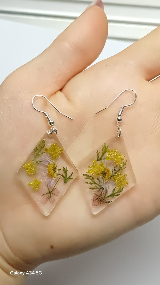 Cercei handmade cu flori presate