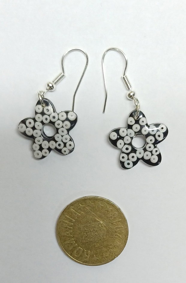 Cercei handmade alb cu negru