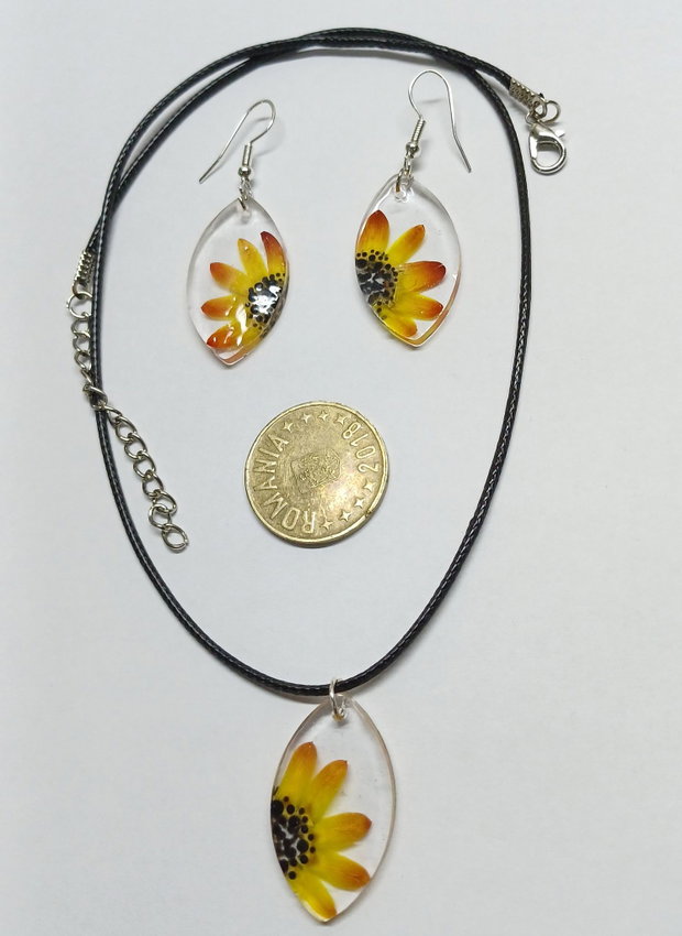 Cercei + colier handmade din flori de pai uscate