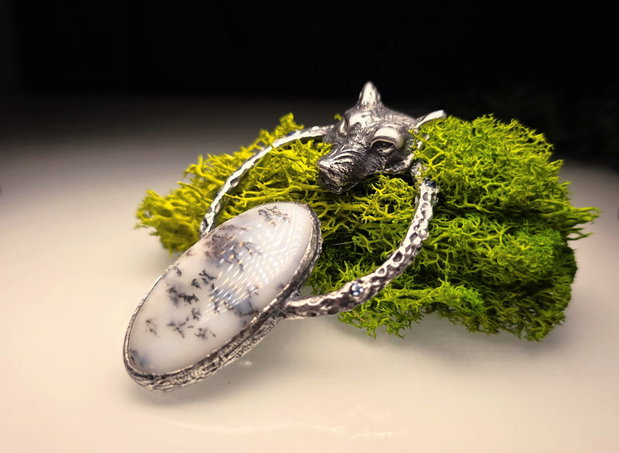 Pandantiv cu opal dendritic ''Wolf Totem''