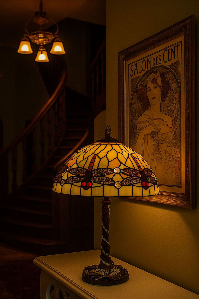 Lampa de masa Tiffany cu abajur libelule