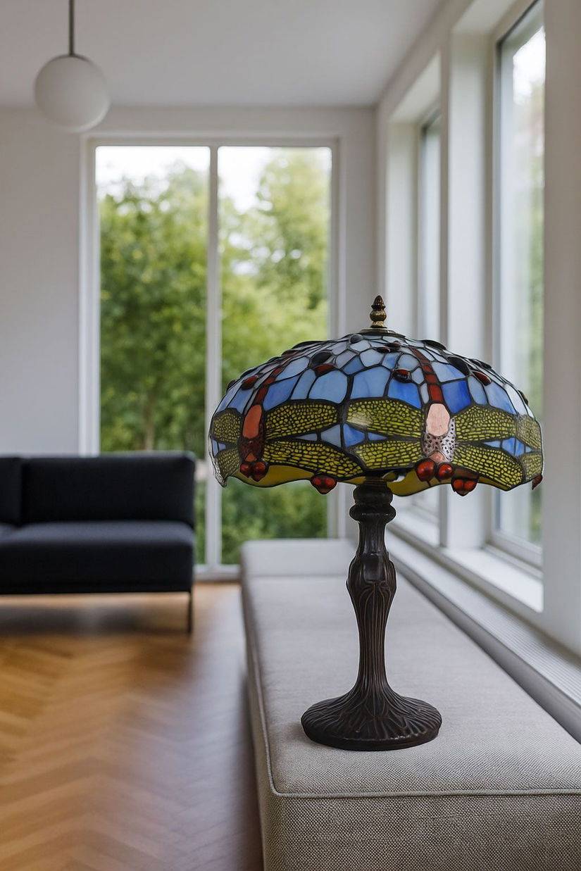 Lampa de masa Tiffany cu abajur libelule
