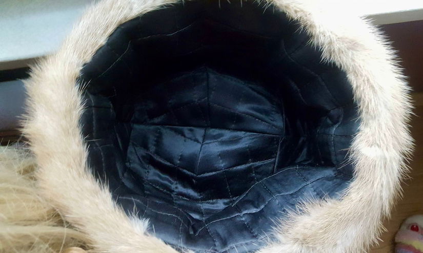 CACIULA DEOSEBITA NURCA NEAGRA SI GRIS MARIME 59/60