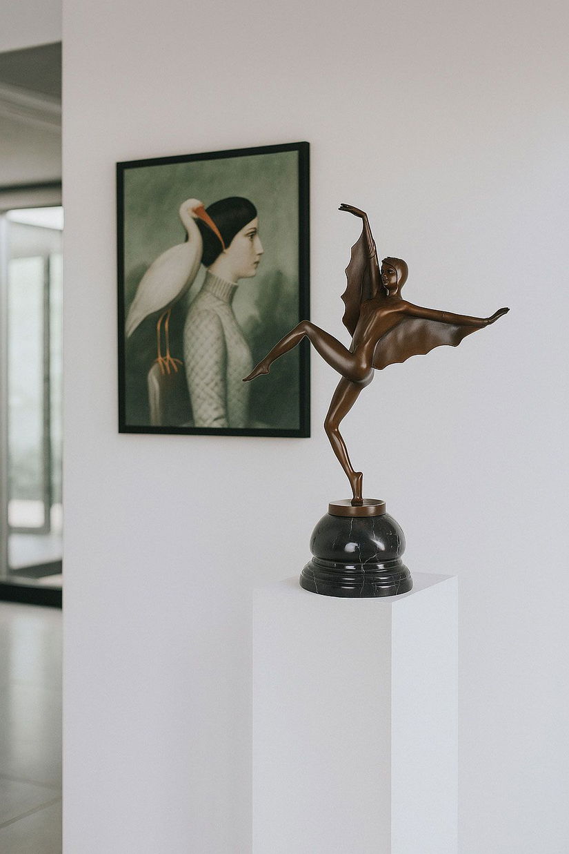 Dansatoare liliac-statueta Art Deco din bronz cu un soclu din marmura