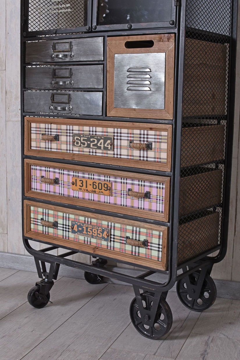 Vitrina industriala din metal si lemn masiv