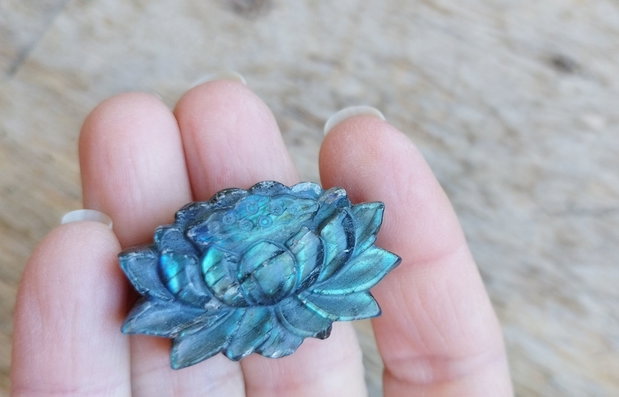 Cabochon labradorit sculptat, 38x23x10 mm
