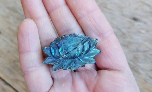 Cabochon labradorit sculptat, 38x23x10 mm