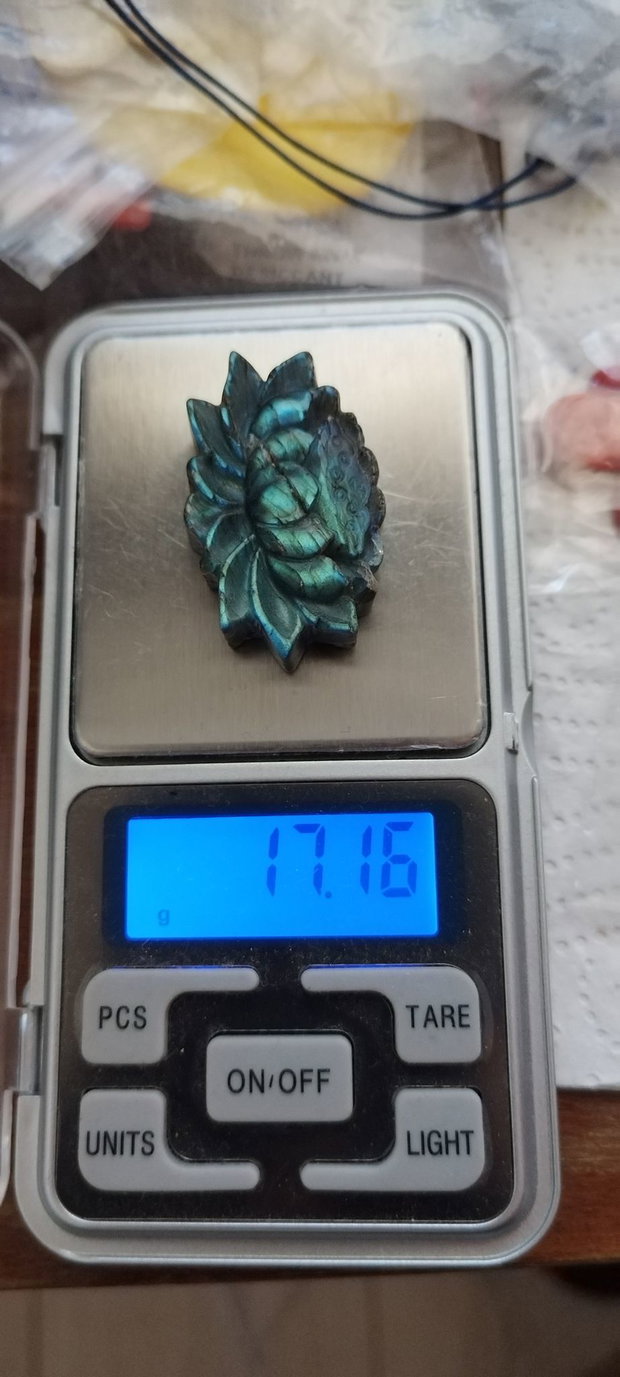 Cabochon labradorit sculptat, 38x23x10 mm