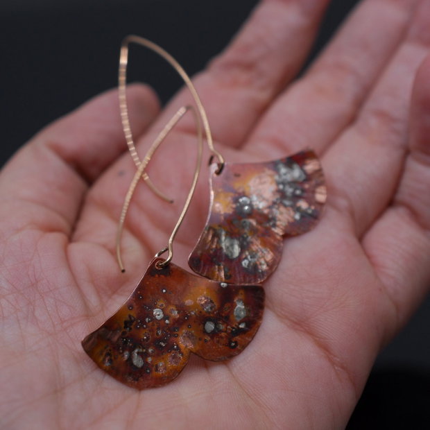 Cercei din cupru frunze ginkgo biloba, cercei lungi, cercei statement, cercei handmade