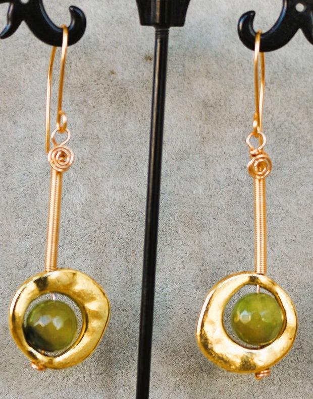 Cercei handmade din sarma,agate fatetate si link-uri din alama aurite