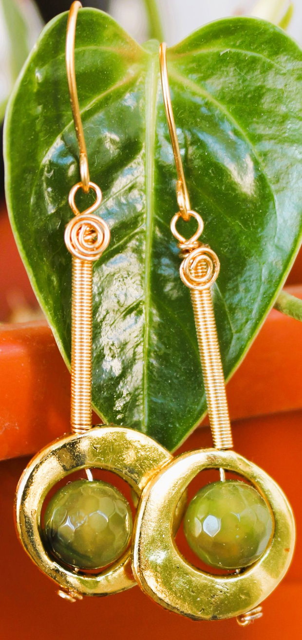 Cercei handmade din sarma,agate fatetate si link-uri din alama aurite
