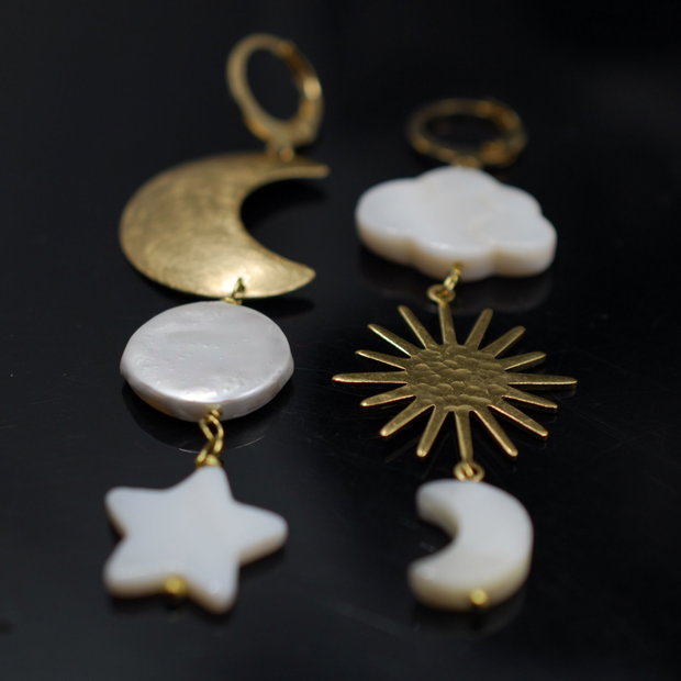 Cercei asimetrici din alama, sidef si perle, cercei lungi, cercei statement, cercei handmade