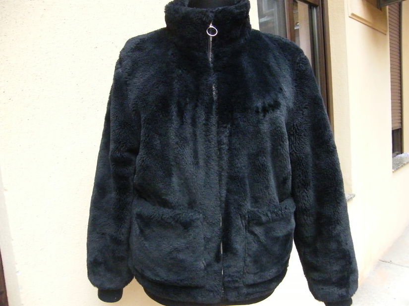 Adolescenta/Geaca blana sintetica