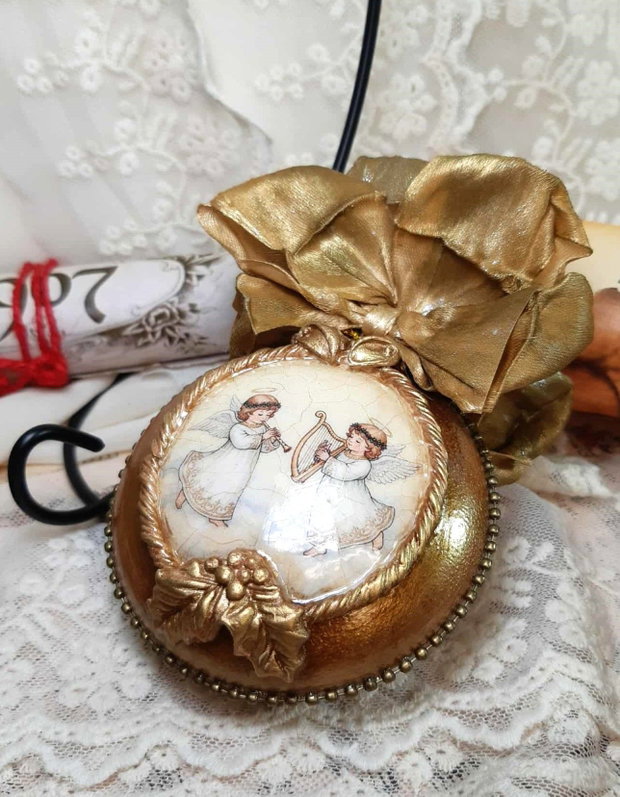 Muzica cerului - glob cu ingeri, decorat manual