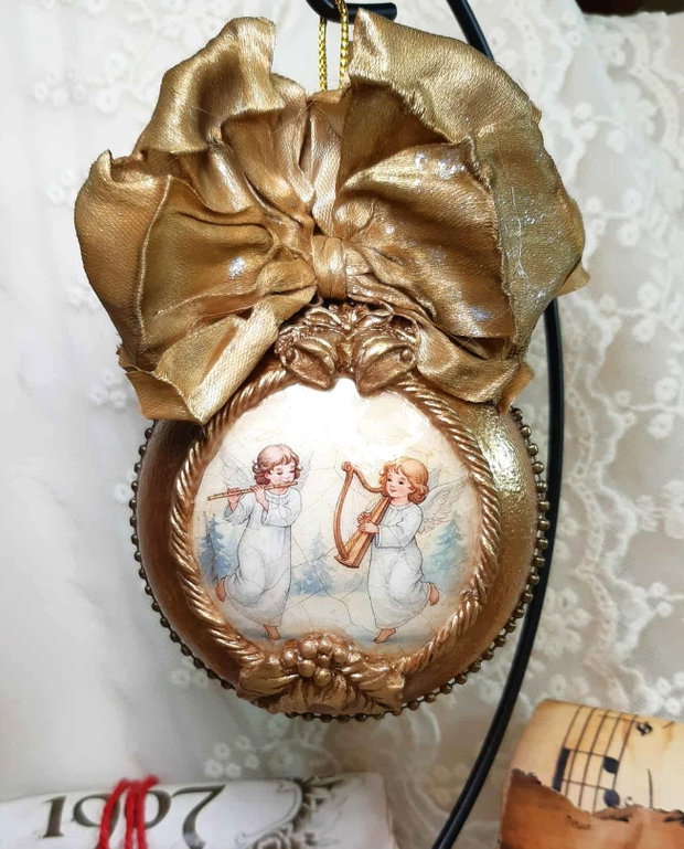 Muzica cerului - glob cu ingeri, decorat manual