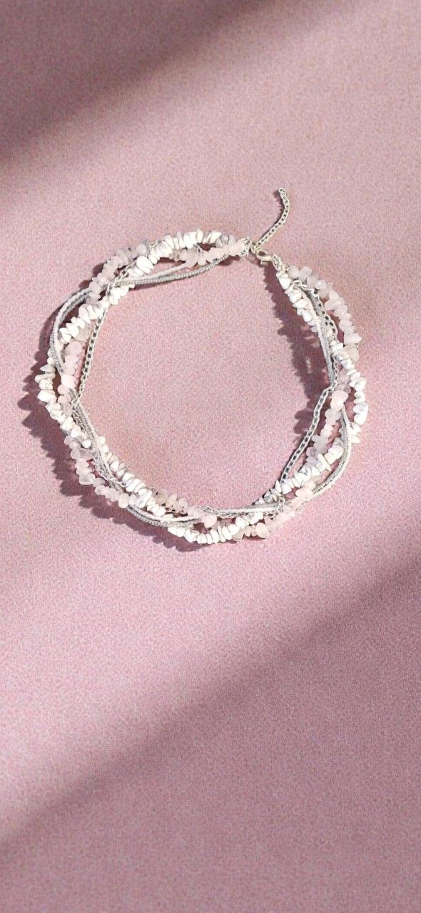 Colier scurt, realizat din Howlite si Cuart roz