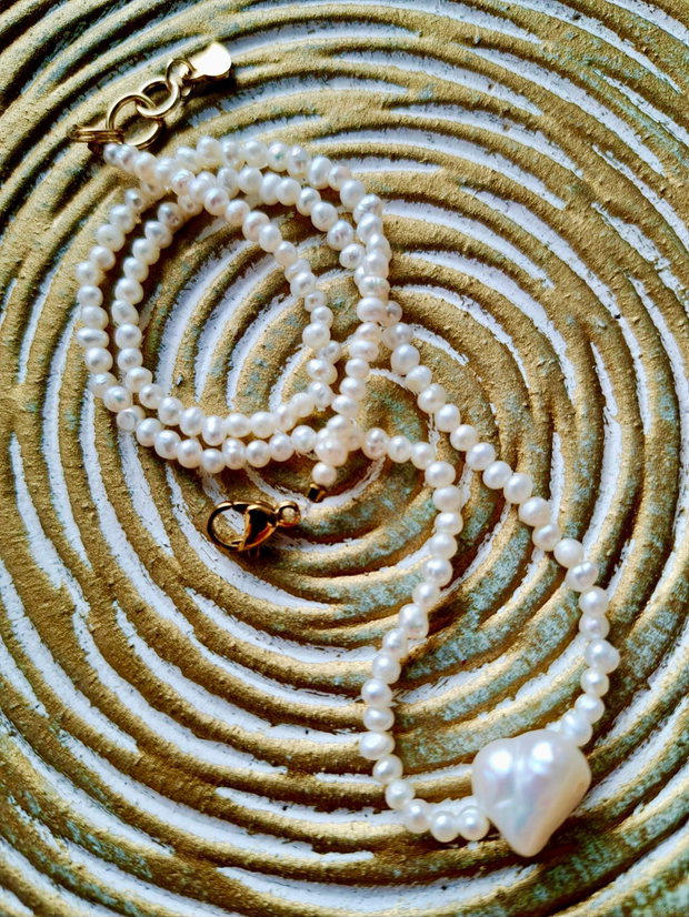 Colier perle de cultura albe foarte mici & perla alba Baroc