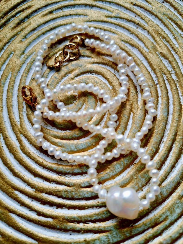 Colier perle de cultura albe foarte mici & perla alba Baroc