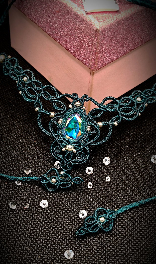 Colier macrame elegant verde cu cristal Swarovski