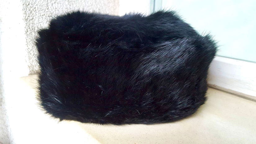 TOCA DIN BLANA NATURALA FINA SI MATASOASA MARIME 60