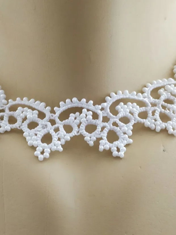 Colier alb, la baza gatului din dantela frivolite, colier dantela alba, bijuterii unicat, bijuterii tatting