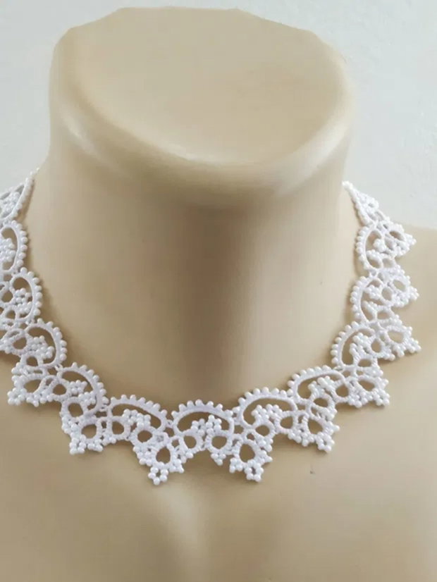 Colier alb, la baza gatului din dantela frivolite, colier dantela alba, bijuterii unicat, bijuterii tatting